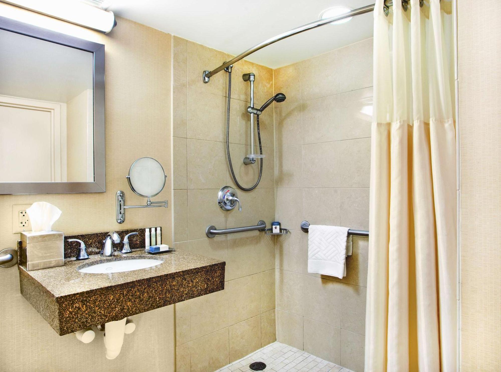 Queen Room with Two Queen Beds - Disability Access Roll in Shower