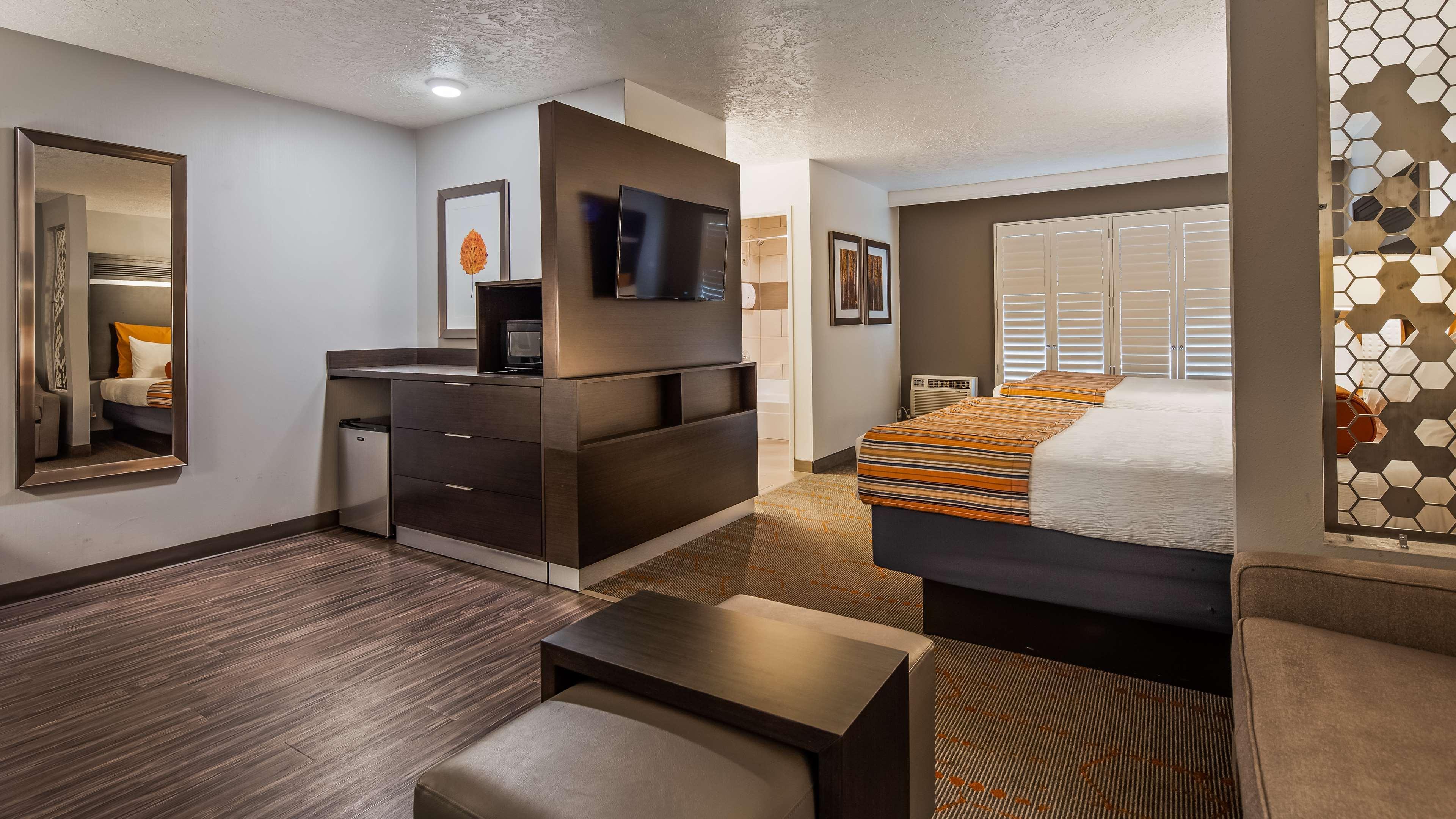 Queen Suite Two Queen Beds Balcony
