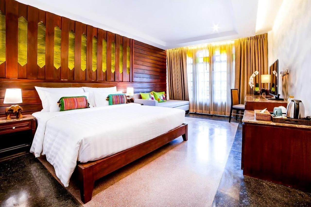 Grand Deluxe Double Bedroom