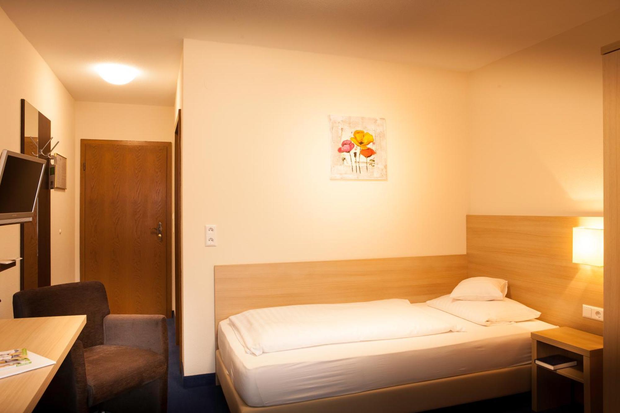 Economy Single Room,1458458695:JPEG