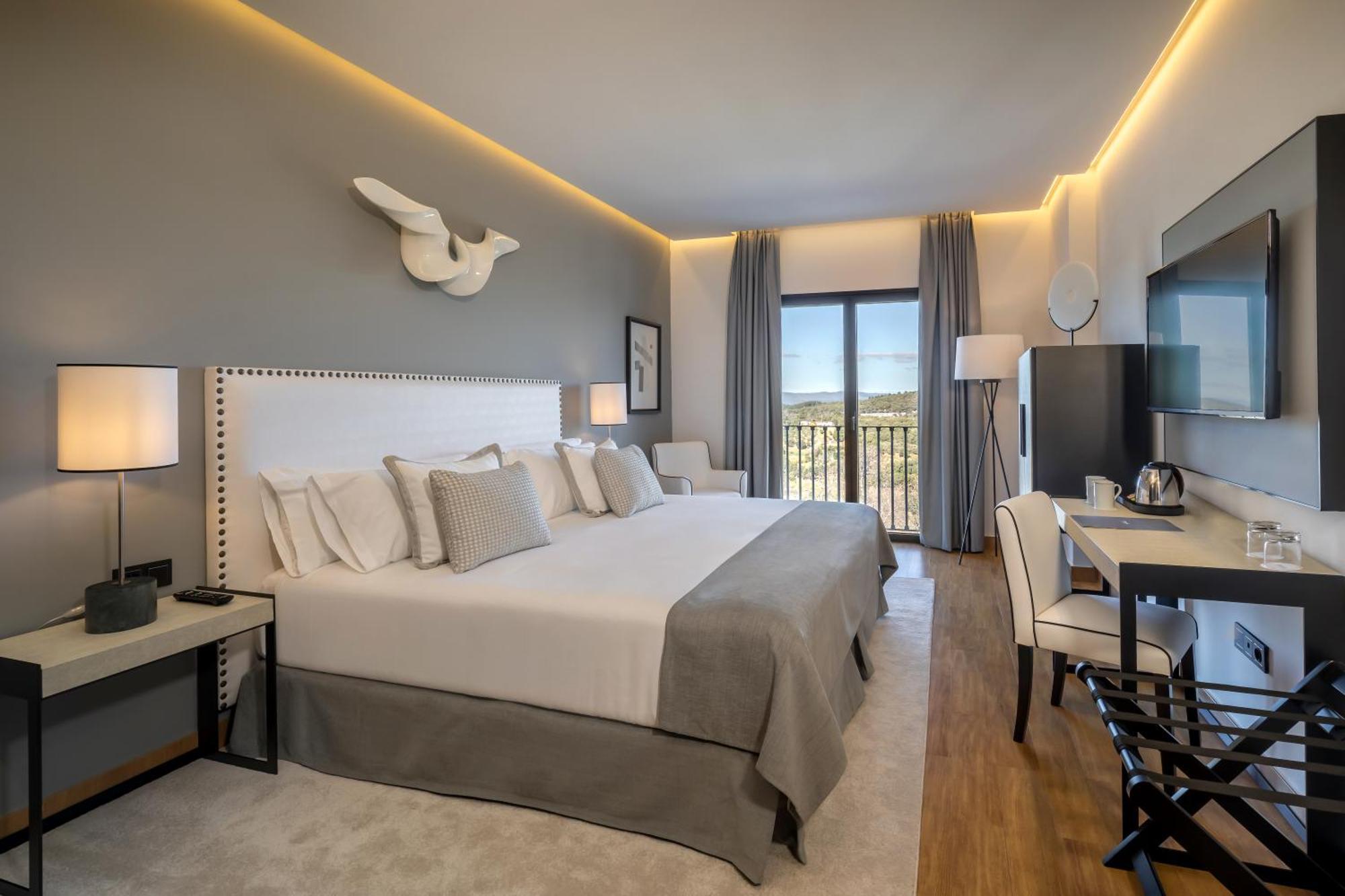Deluxe Double Room Balcony mountain view