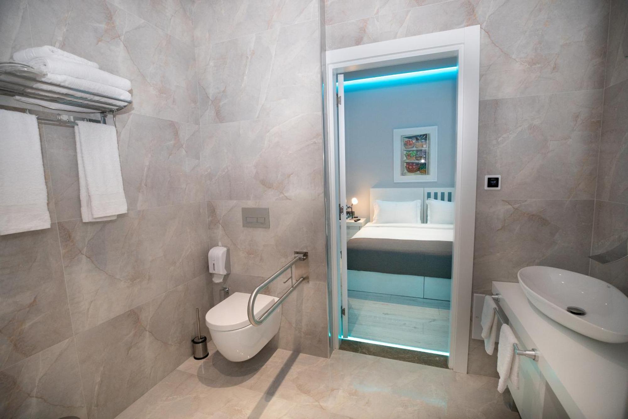 Double or Twin Room Disability Access