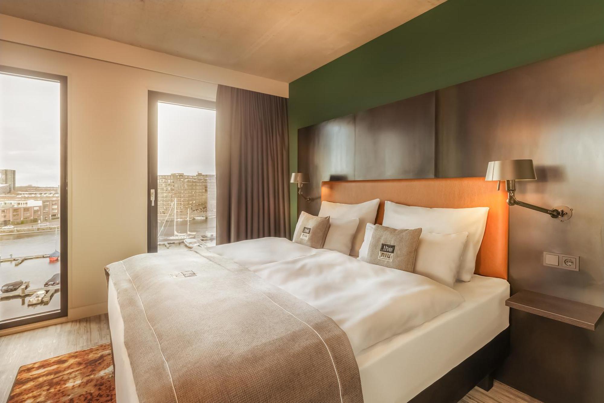 Premium Queen Room with Harbour View,1699190231:JPEG
