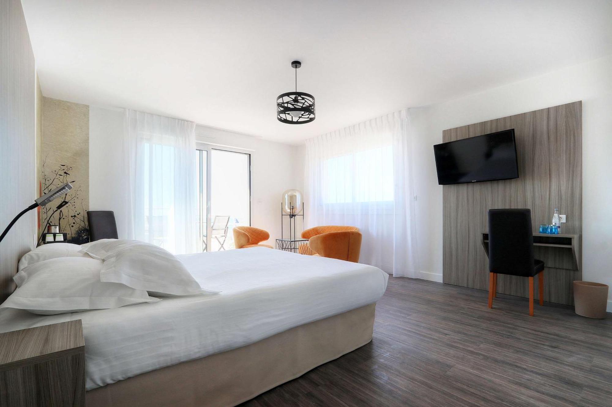 Deluxe Queen Room