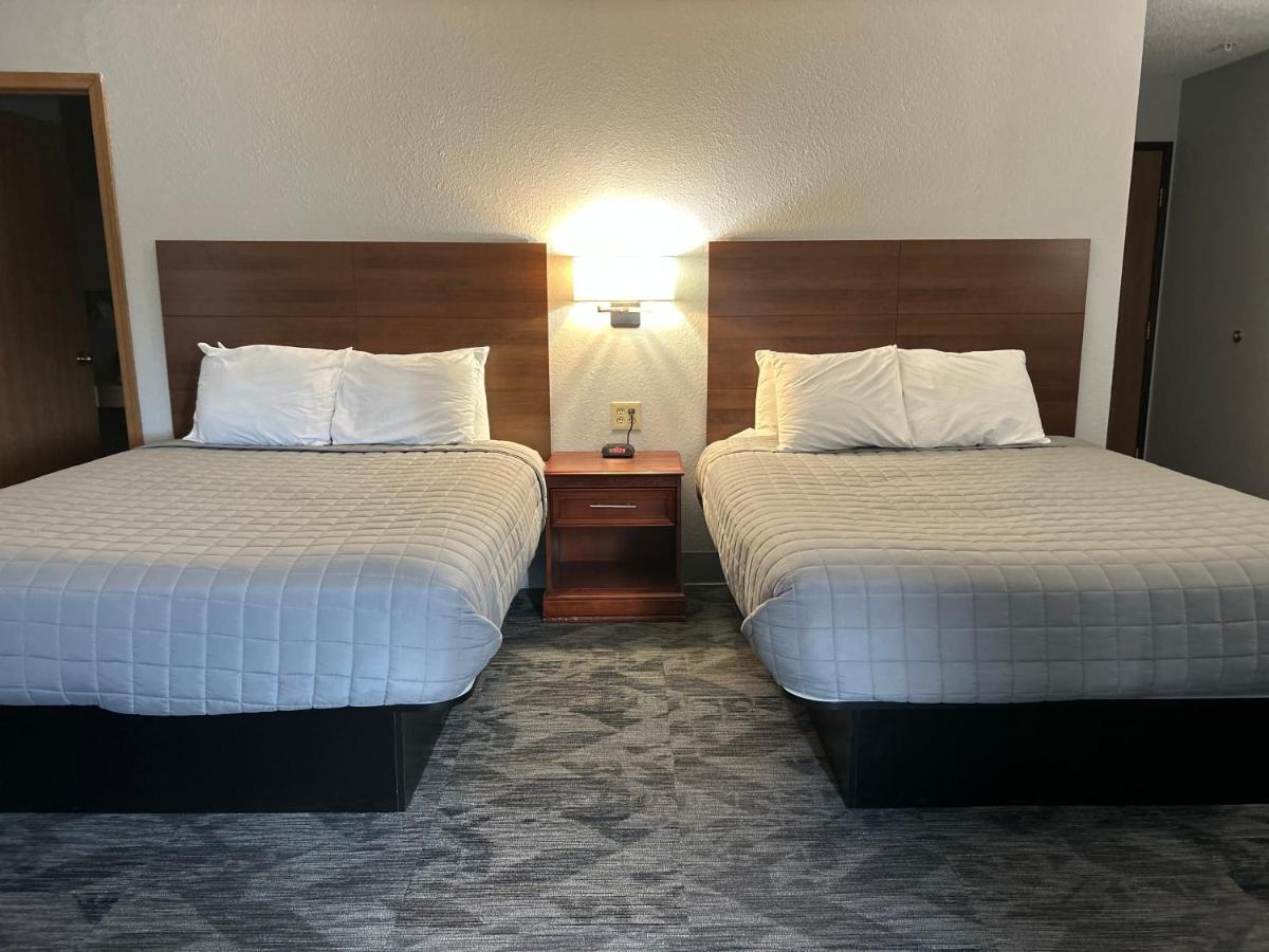 Two Queen Beds Deluxe Room Non-Smoking,1635104032:JPEG