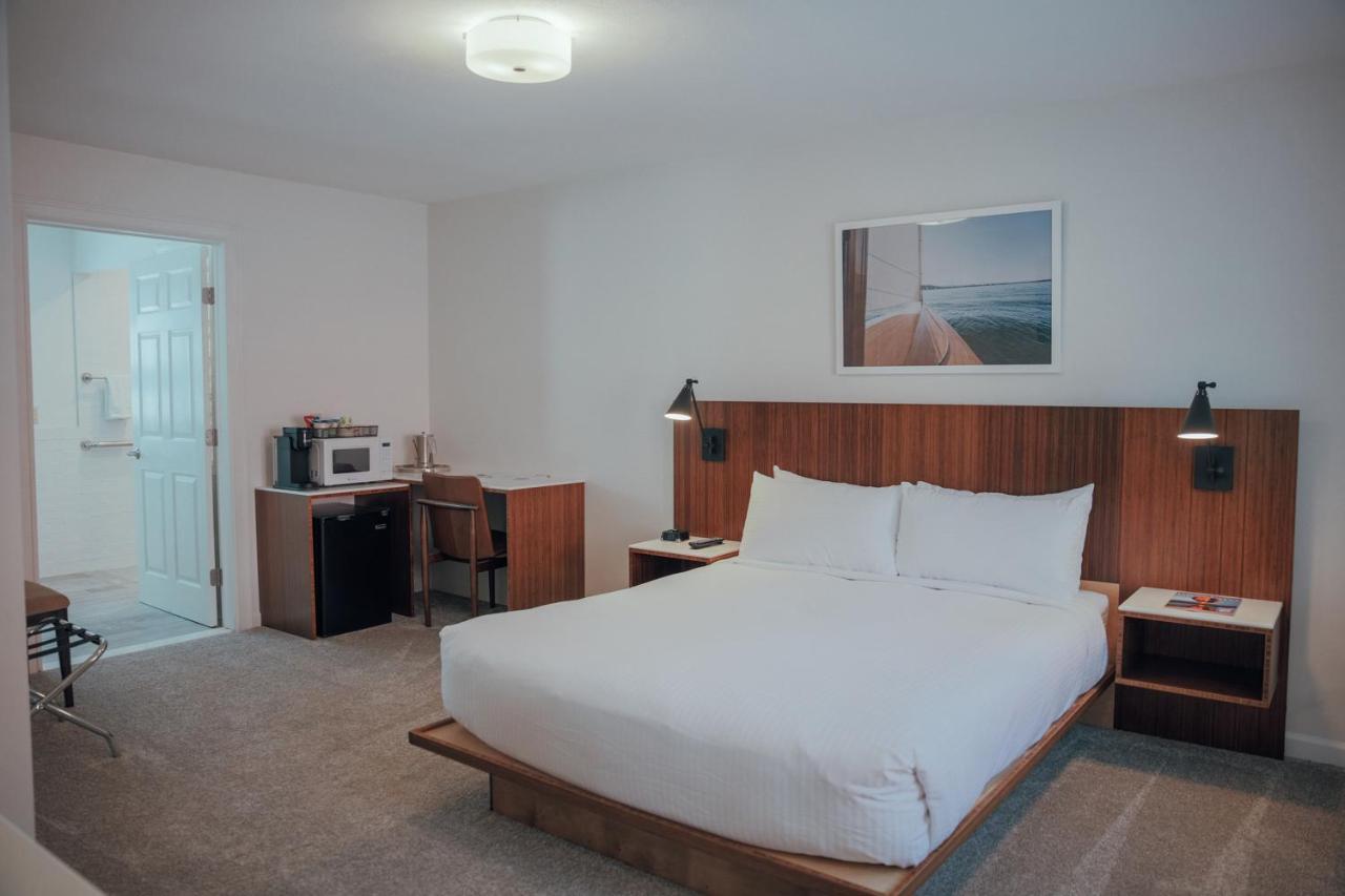 Standard Queen Room