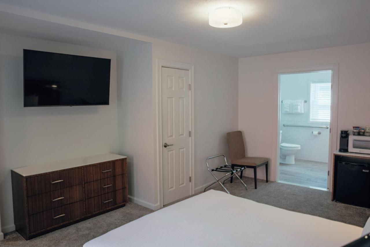 Standard Queen Room