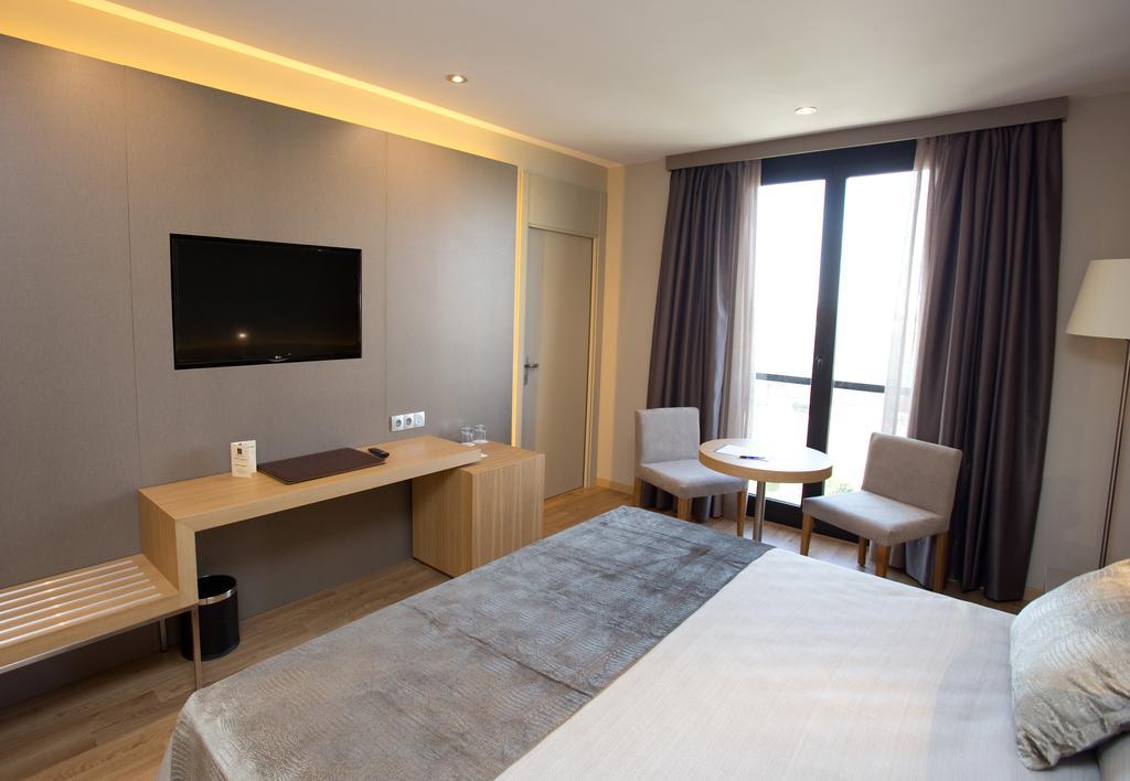 Double or Twin Room,223445621:JPEG