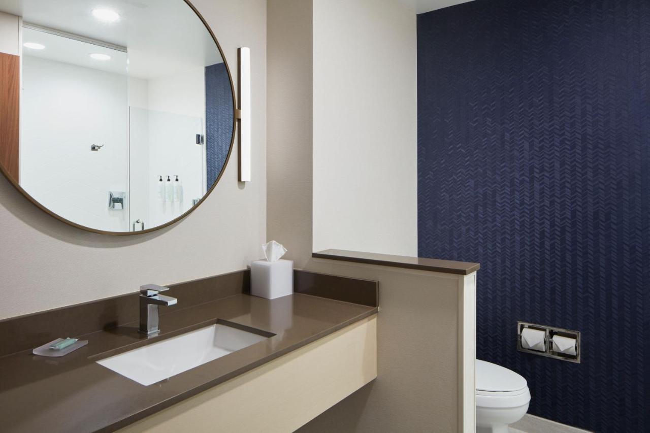 Queen Room Two Queen Beds Bathtub Mobility Access or Hearing Accessible