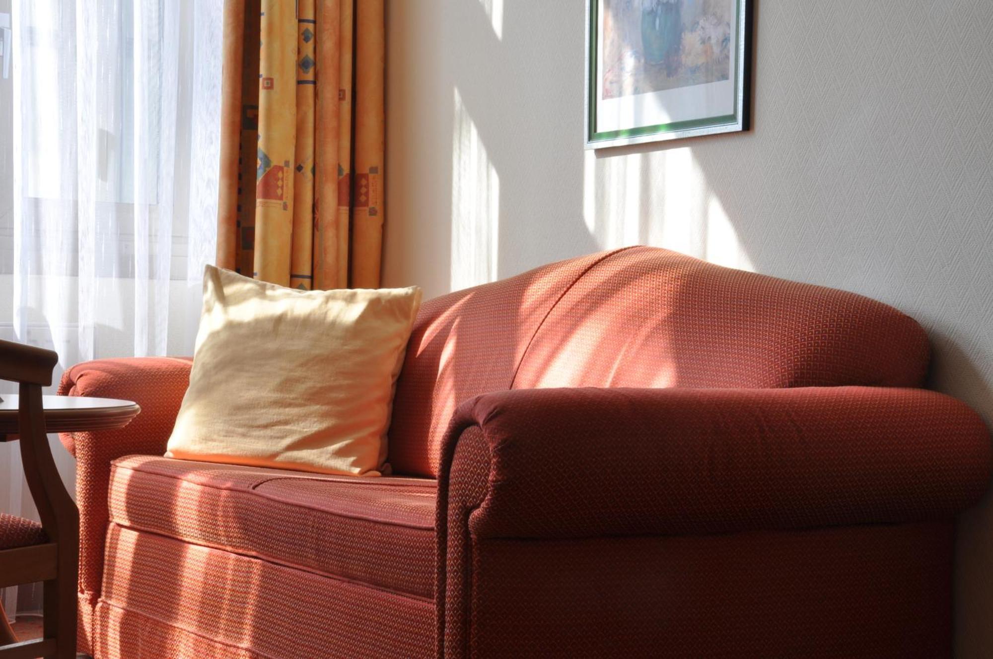 Family Room,130169813:JPEG