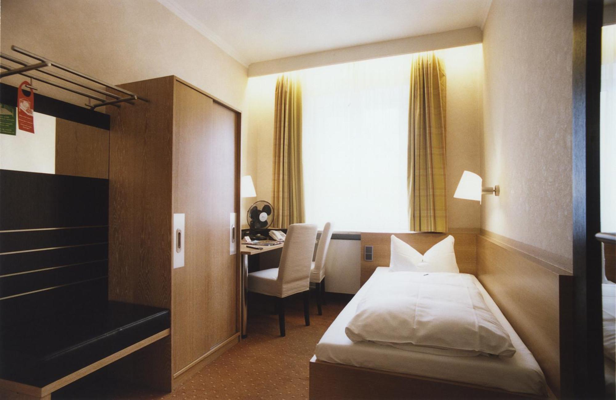 Standard Single Room with Air Conditioning,1465744817:JPEG