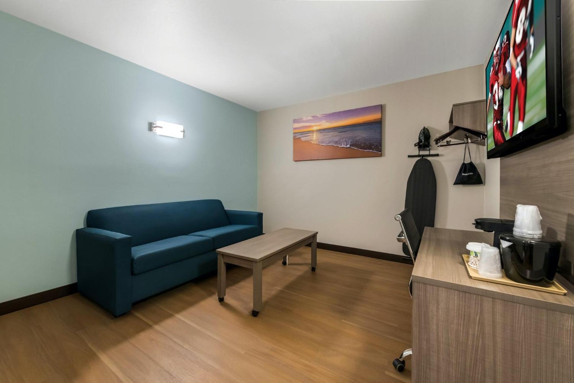 Suite Two Double Beds Smoke