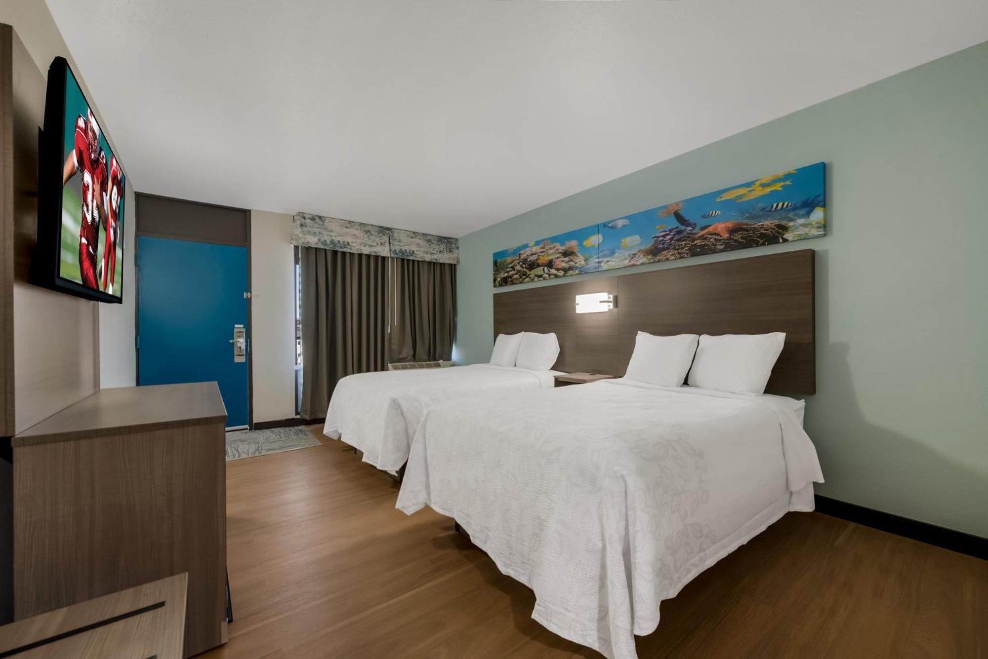 Suite Two Double Beds Smoke
