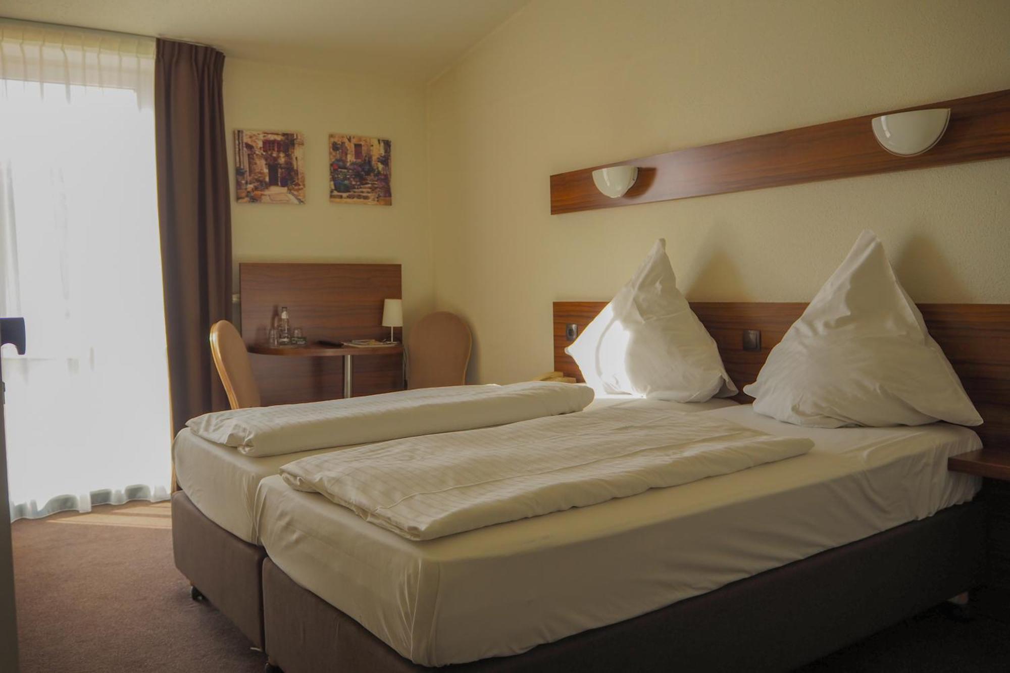 Standard Twin Room,1465765175:JPEG