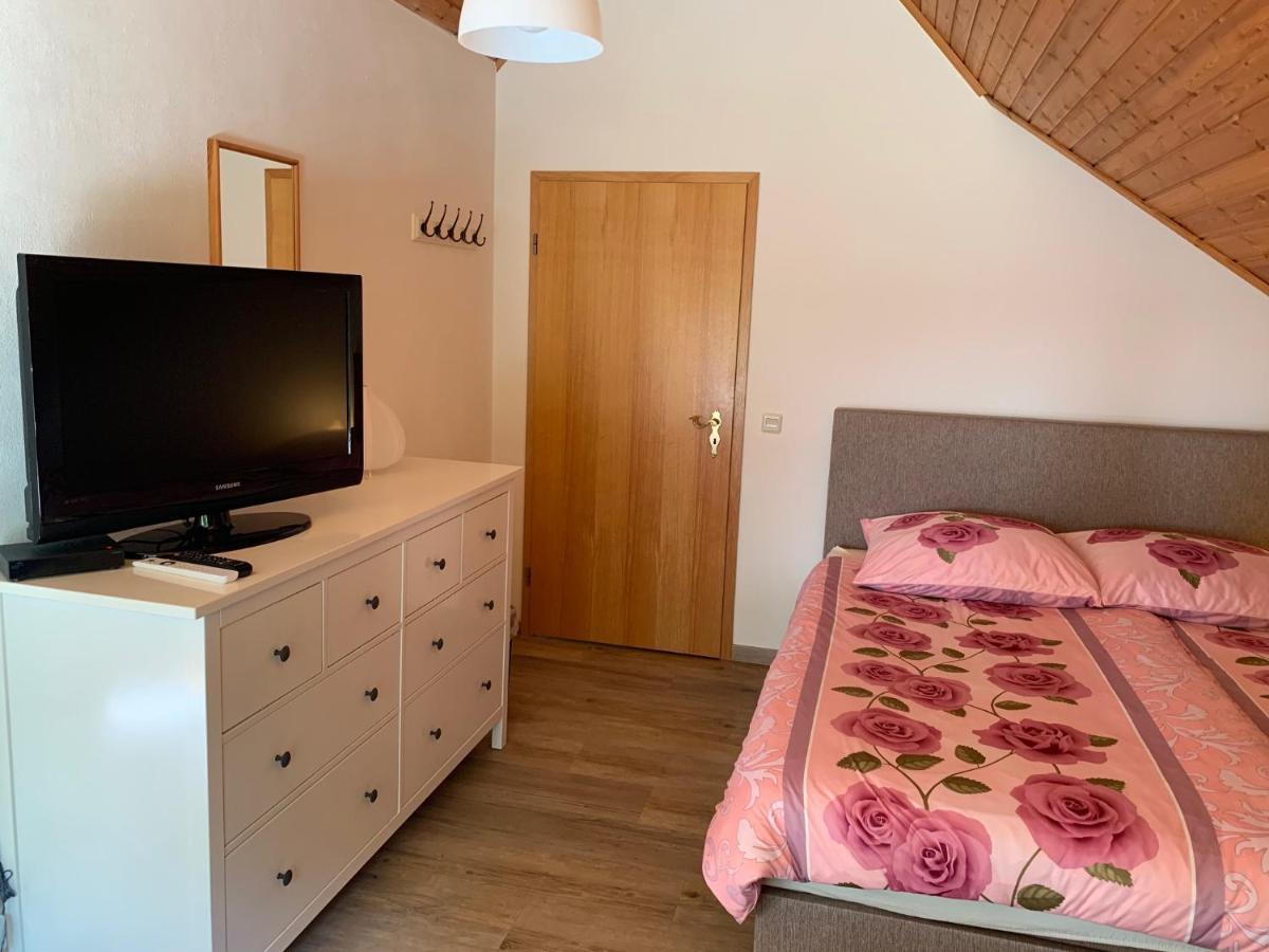 Family Room,1465897352:JPEG