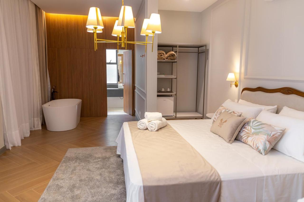 Deluxe King Suite