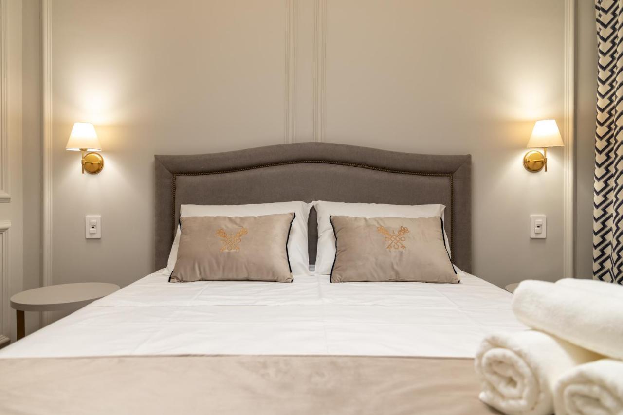 Deluxe Queen Suite