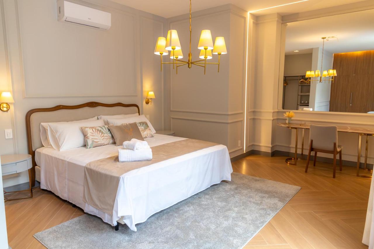Deluxe King Suite