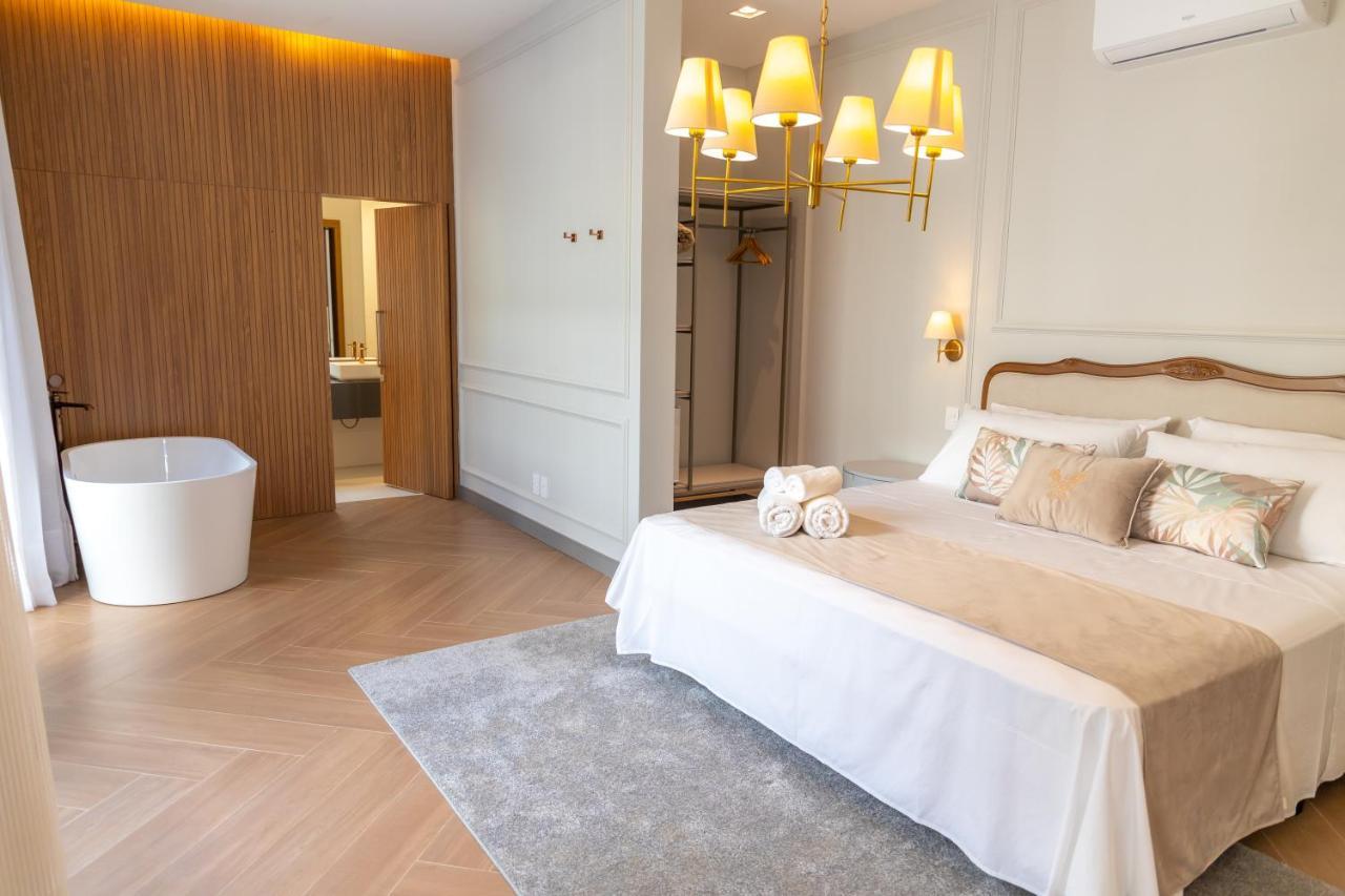 Deluxe King Suite