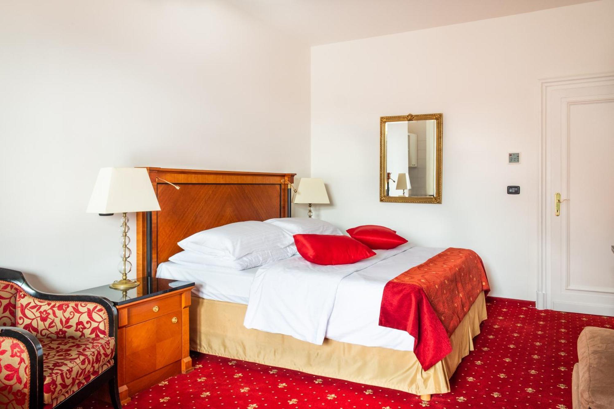 Double or Twin Room,1739399691:JPEG