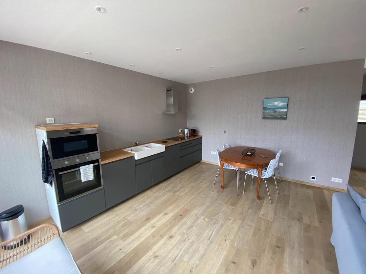 One-Bedroom Apartment,1469374859:JPEG