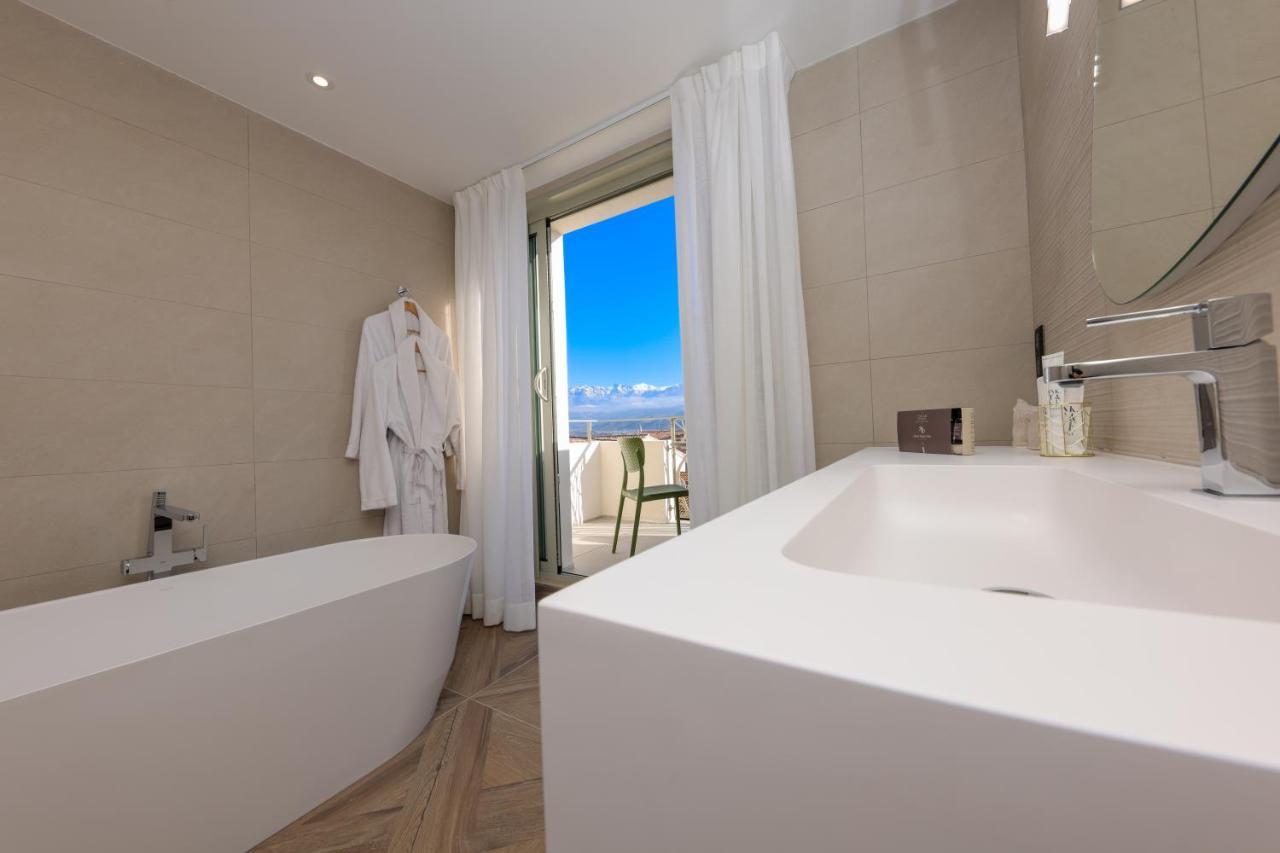 Deluxe Suite Sea View terrace