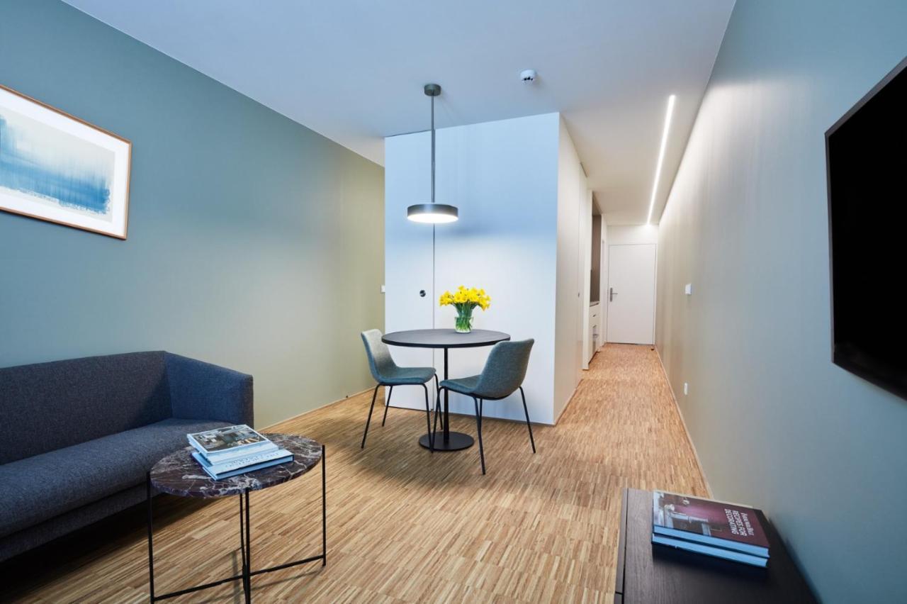 One-Bedroom Apartment,1469992043:JPEG