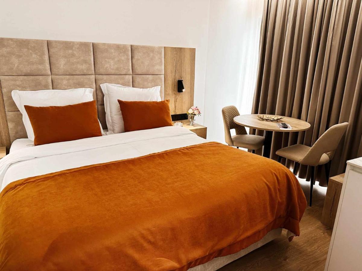 Double Room,1556275015:JPEG