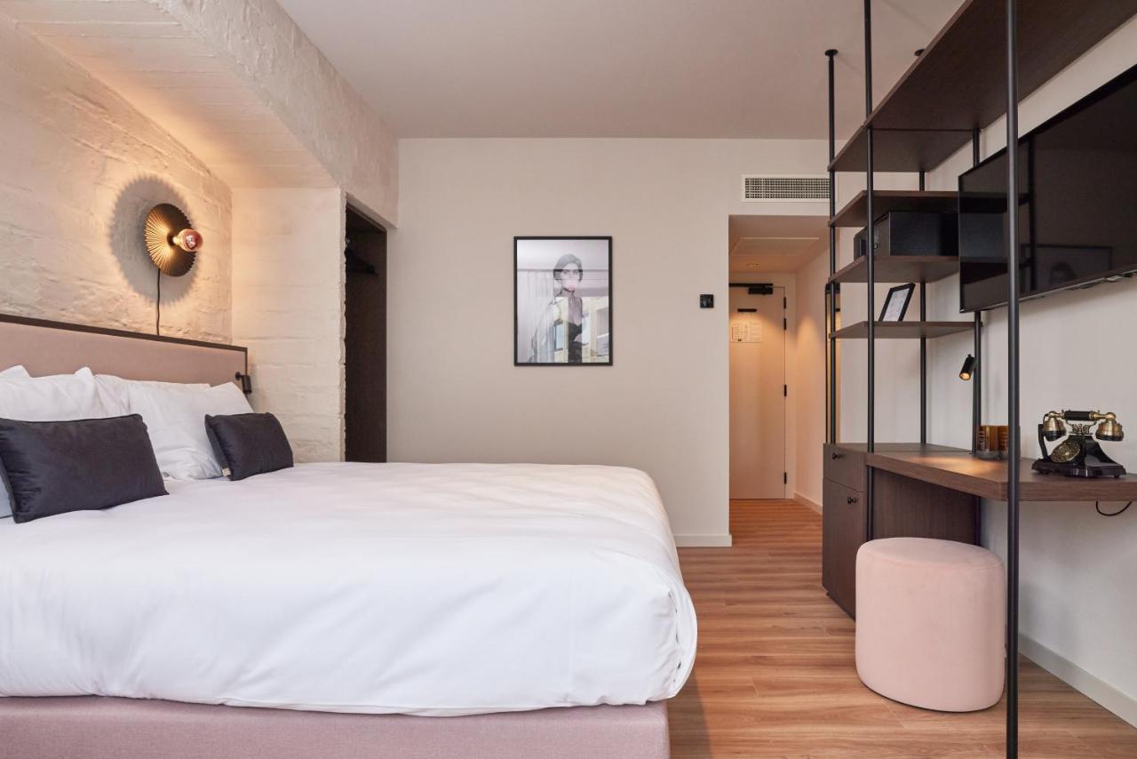 Comfort Room Back