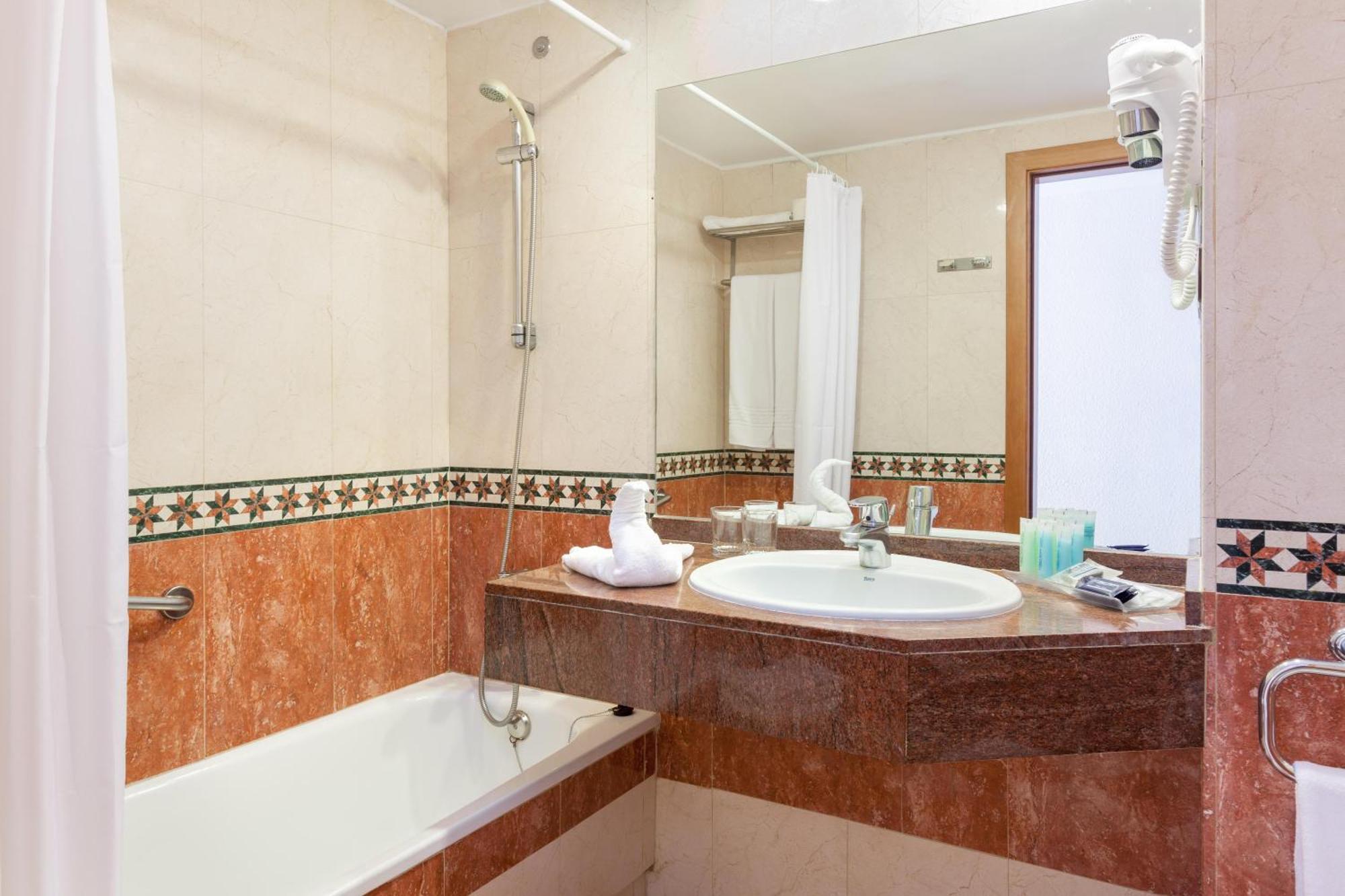 Standard Double Room (2 Adults),1546613029:JPEG