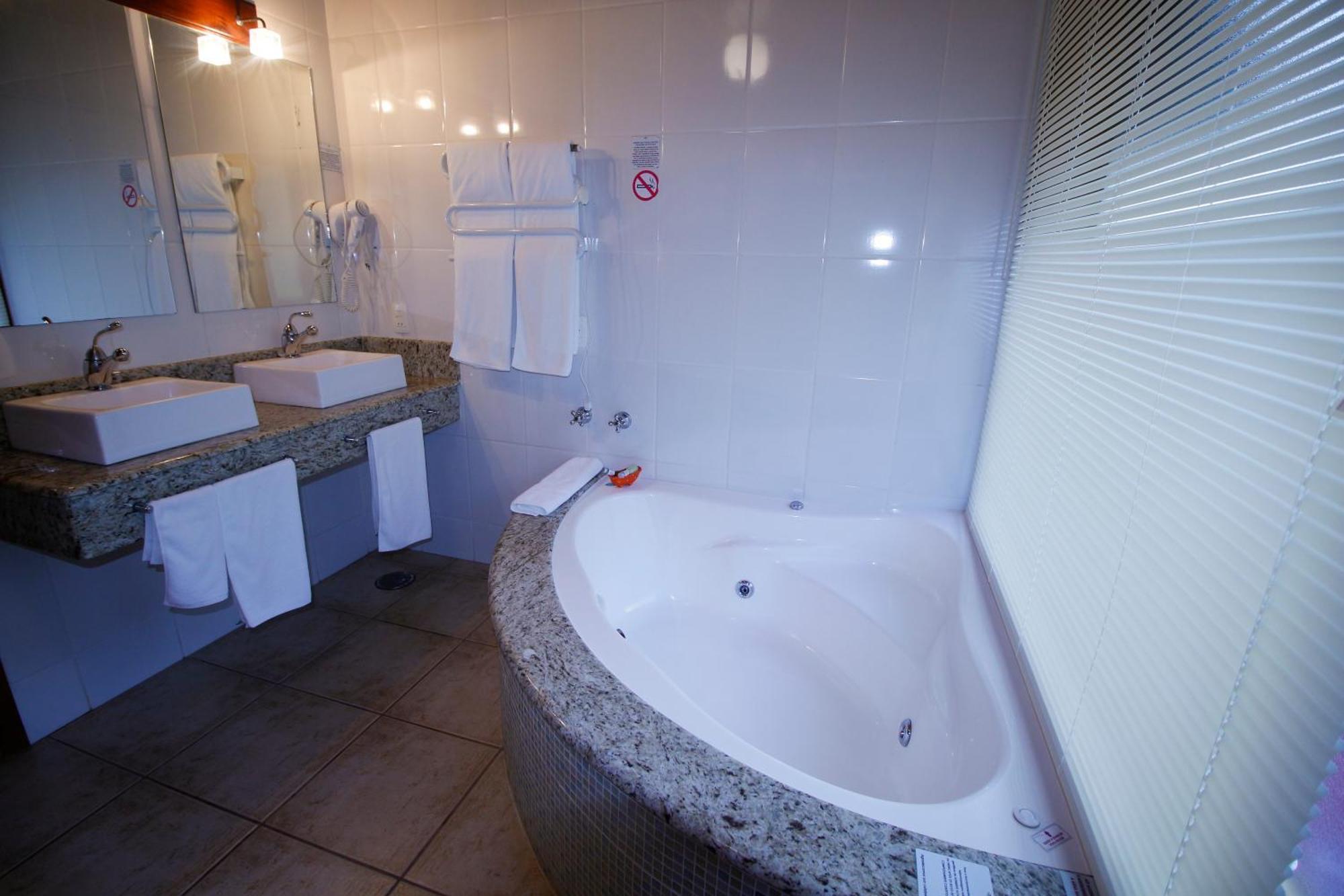 Chalet Hot Tub,1473604153:JPEG