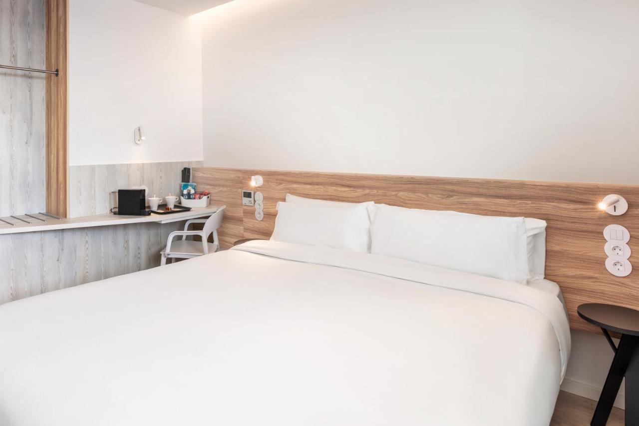Twin Room,1477835854:JPEG