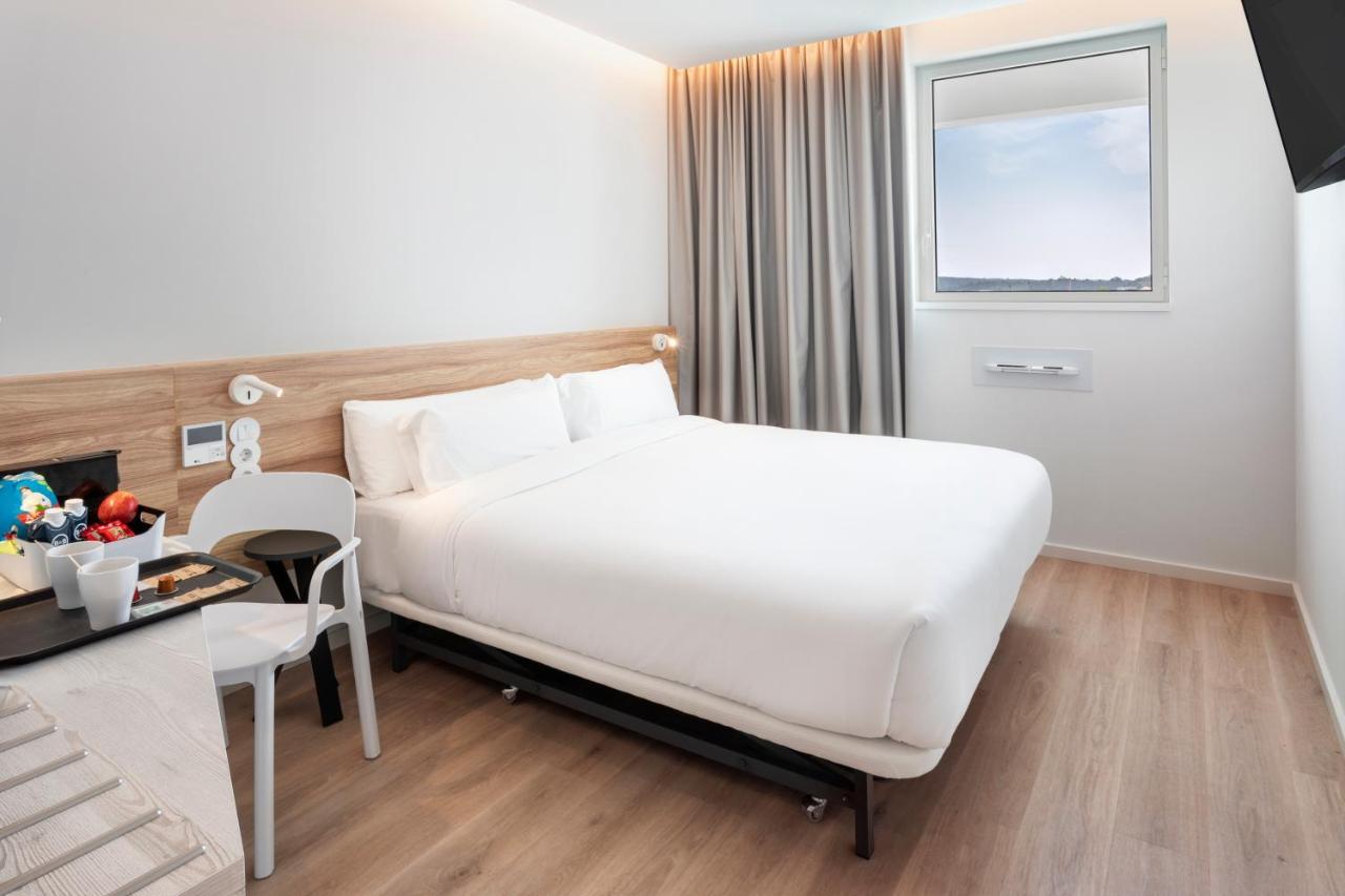 Deluxe Room,1477801489:JPEG