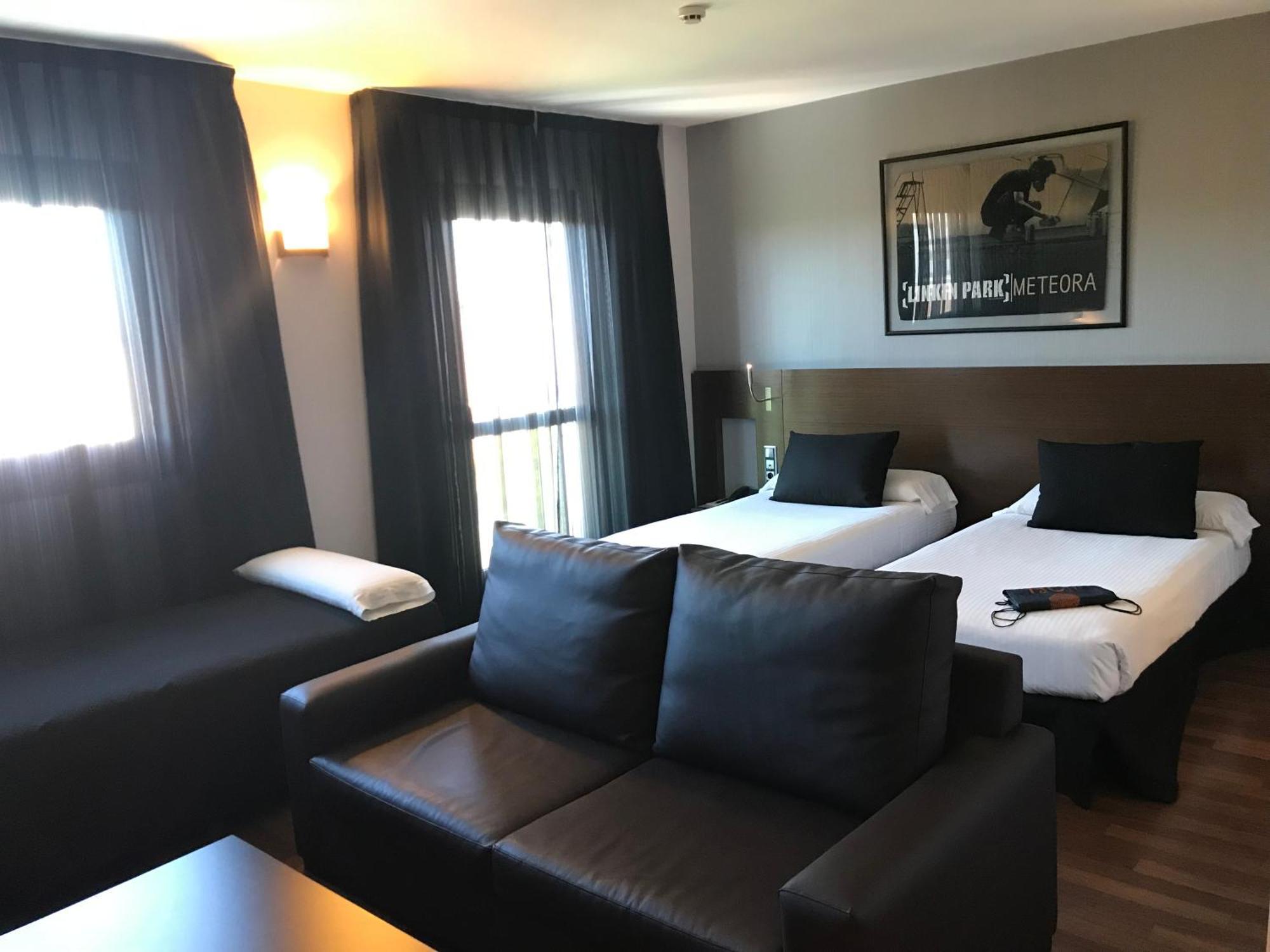 Triple Room Bath,687128397:JPEG