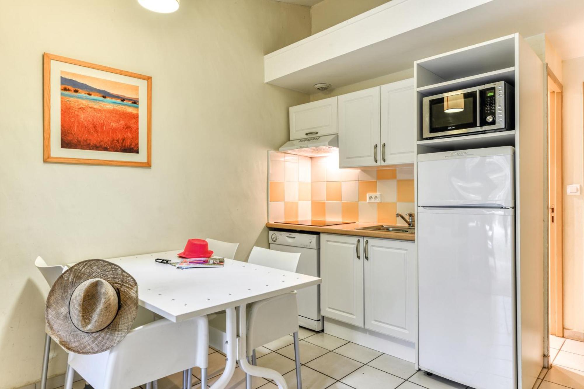 Two-Bedroom Apartment,1480400360:JPEG