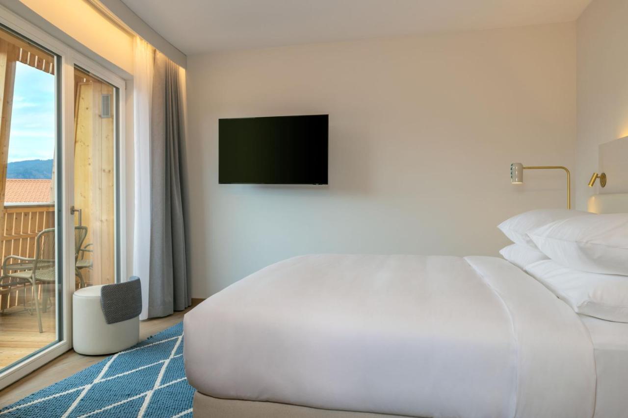 Caro Selig One-Bedroom King Suite Lake View,1480604522:JPEG