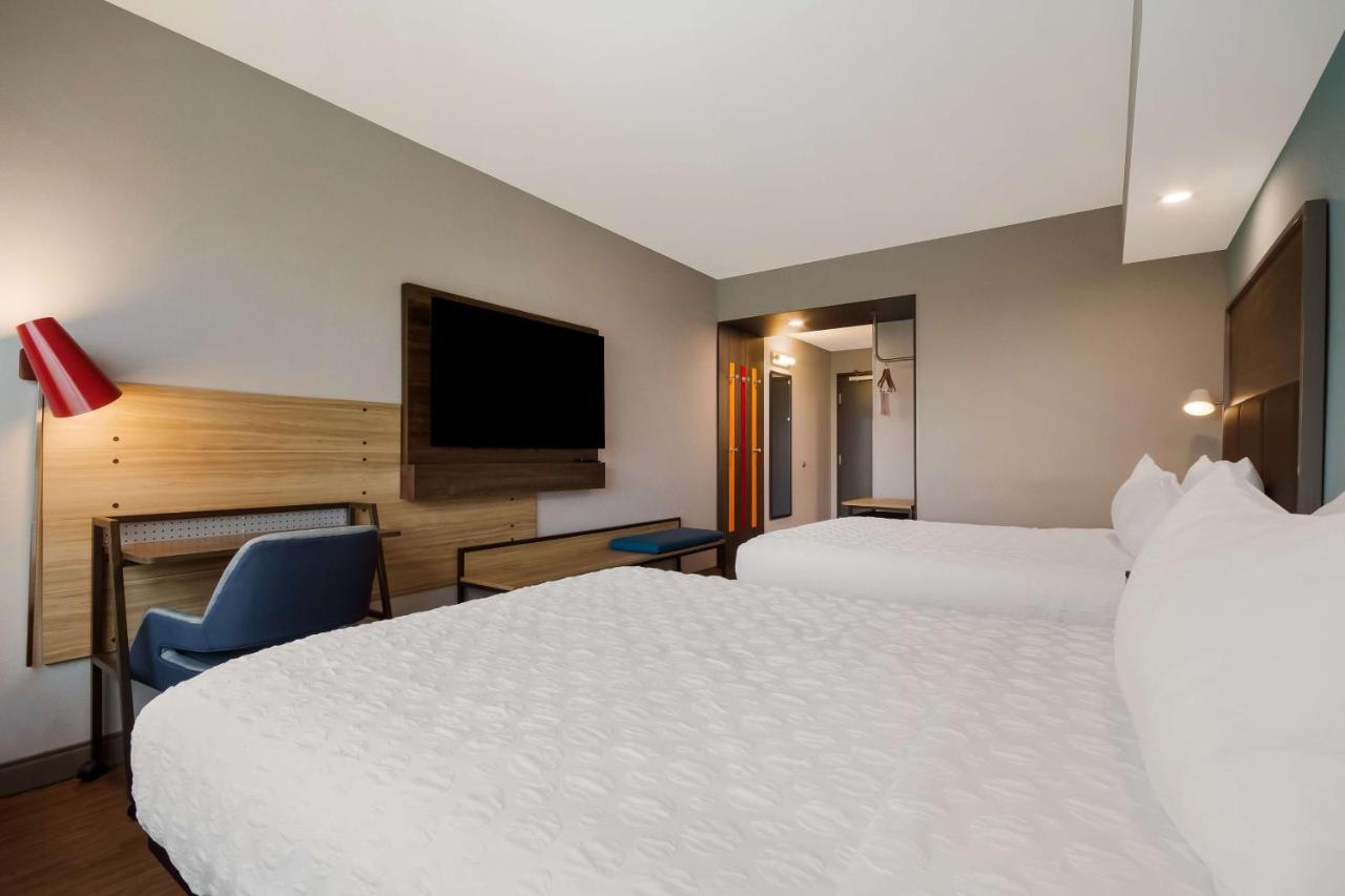 Queen Room Two Queen Beds Walk Shower