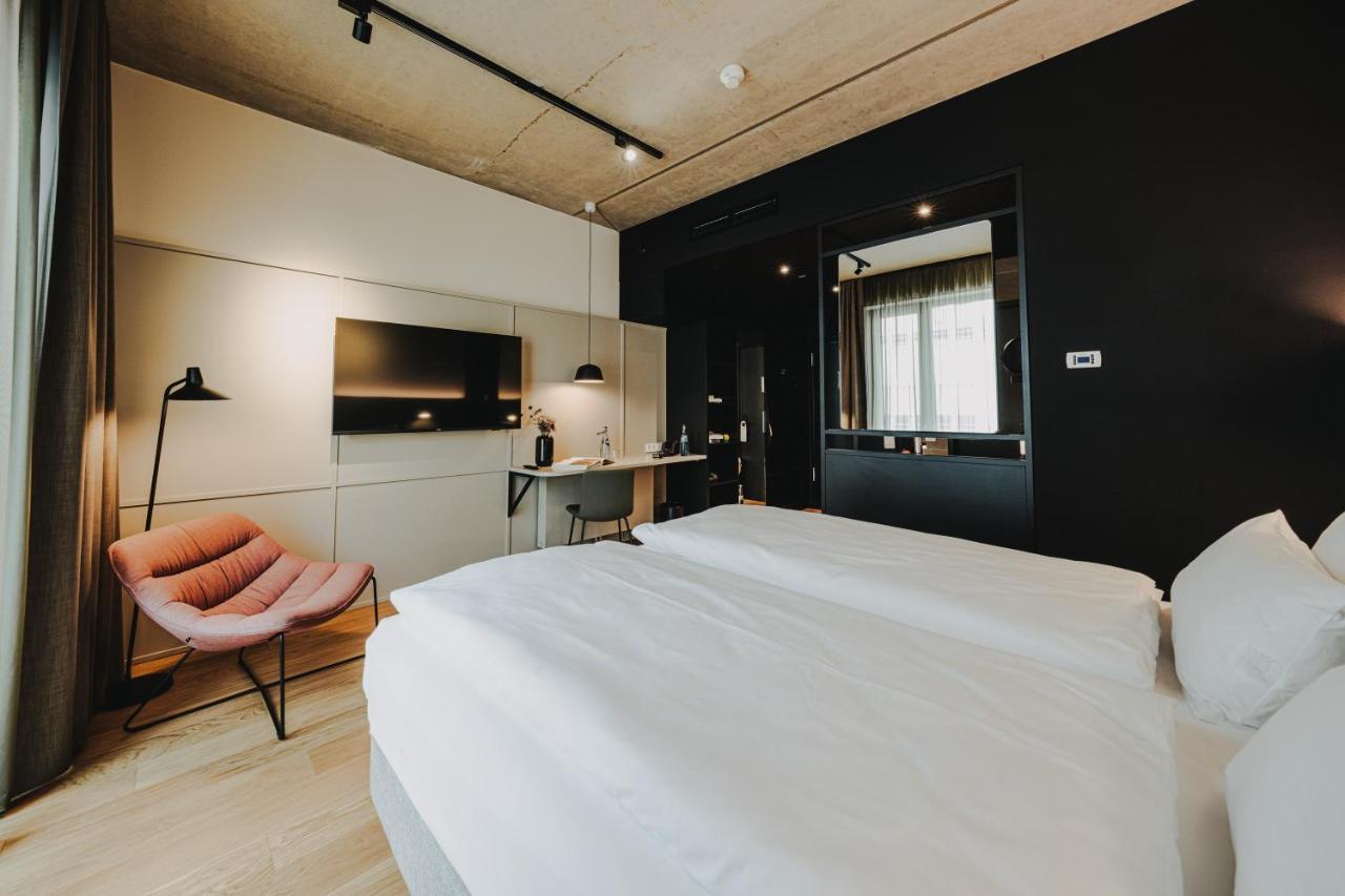 Deluxe King Room,1483509464:JPEG