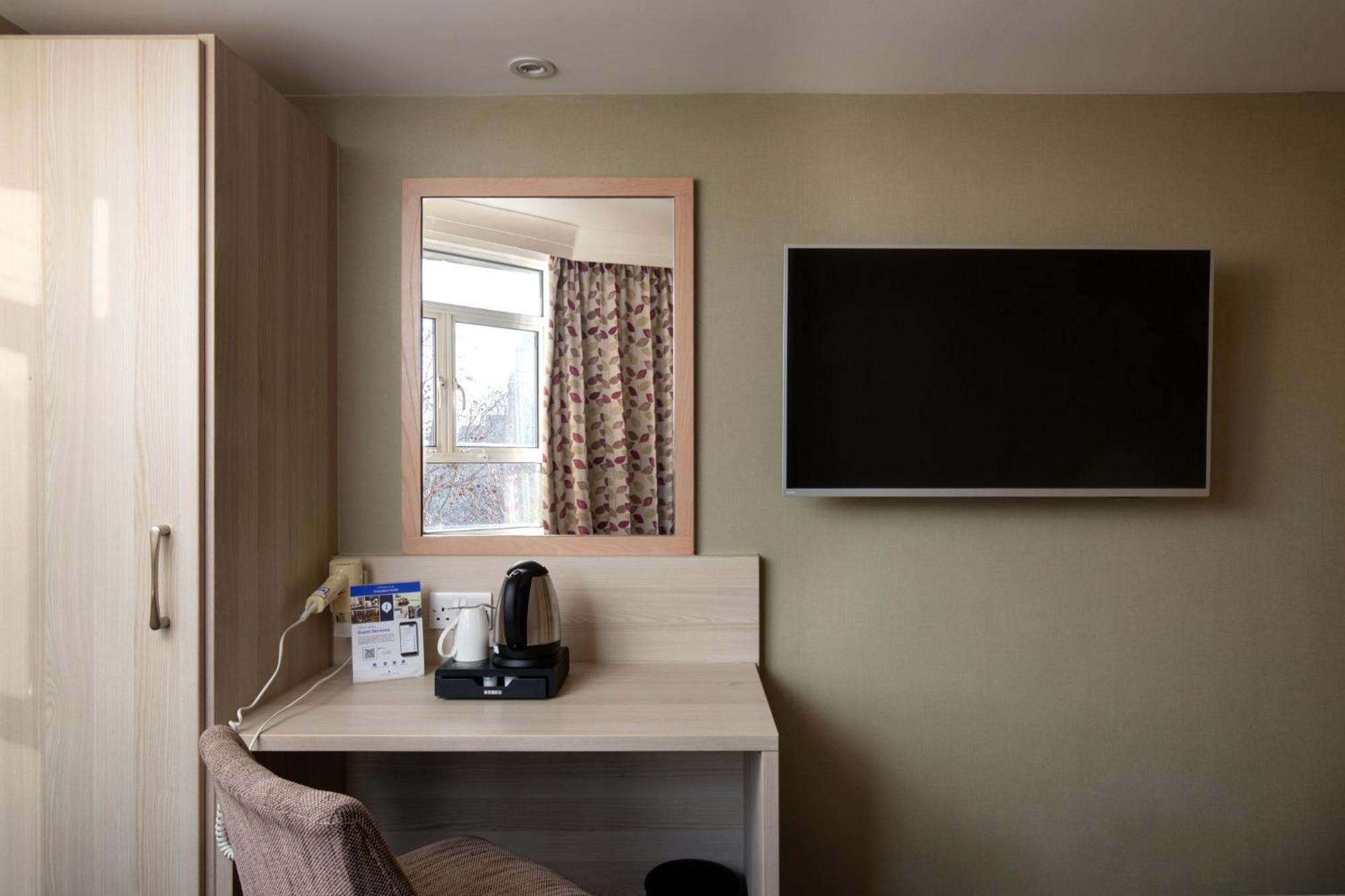 Twin Room,1583276682:JPEG