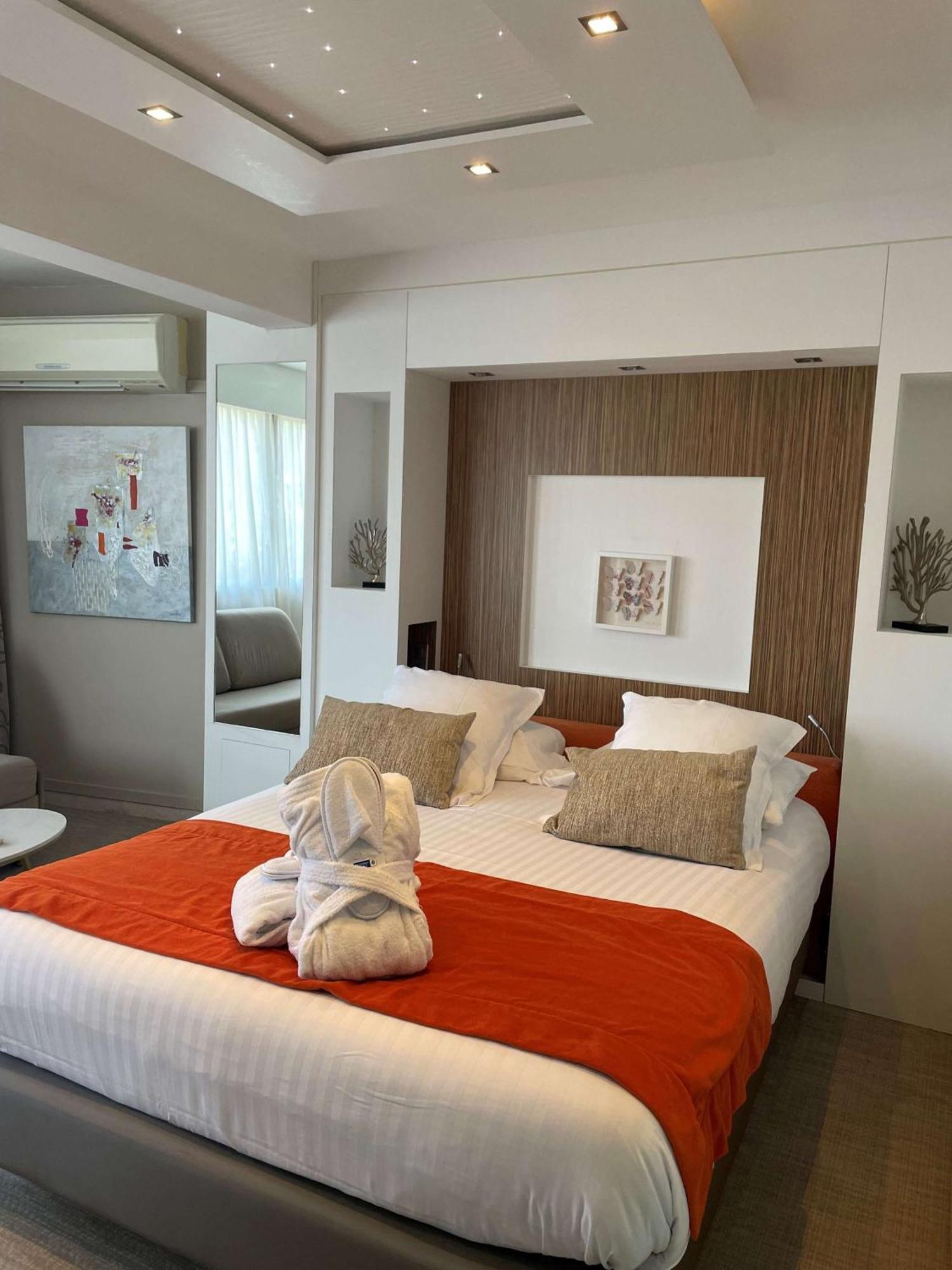 Superior Queen Room Sofa Bed Sea View,1765176243:JPEG