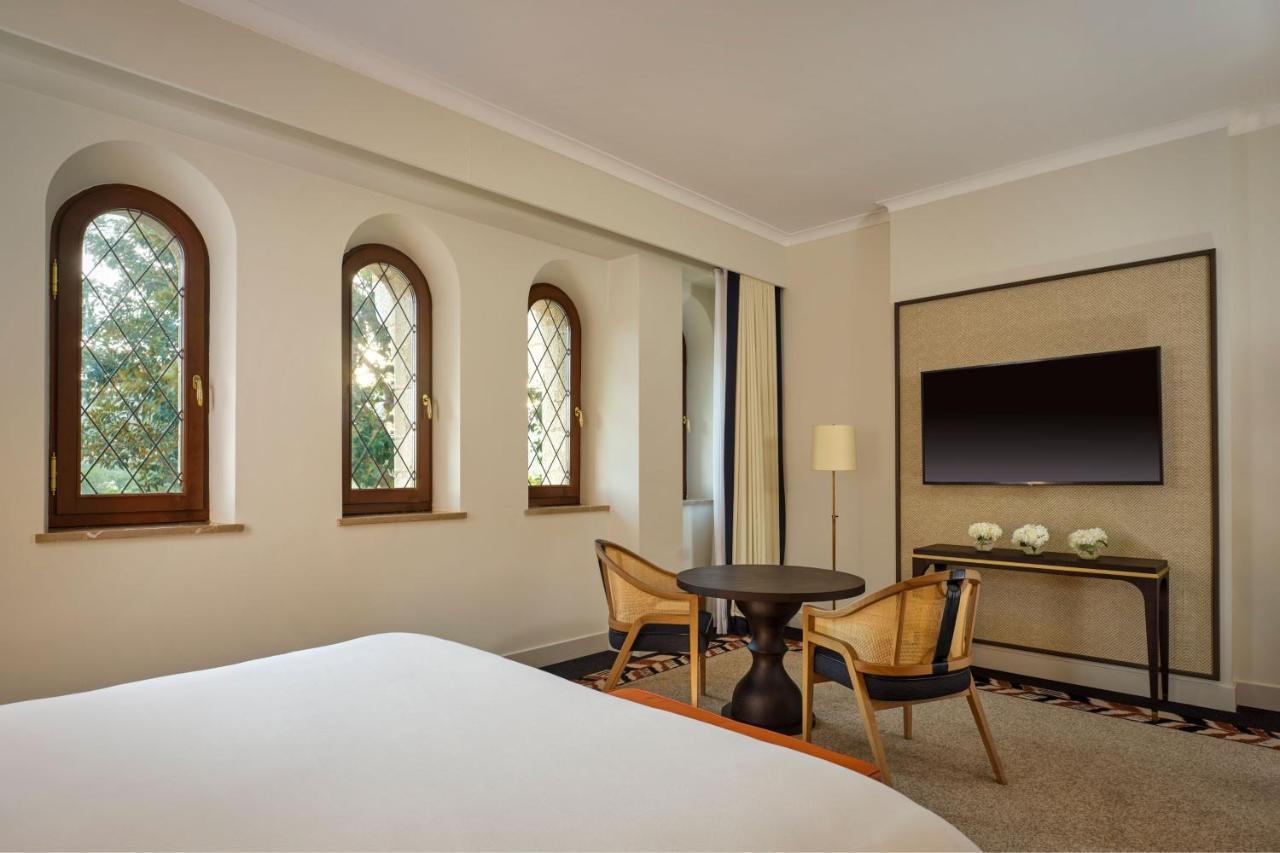 Classic Queen Room Garden View