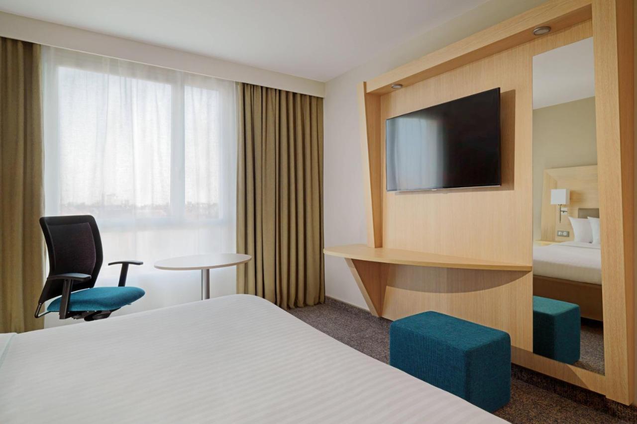 Superior King Room & WiFi