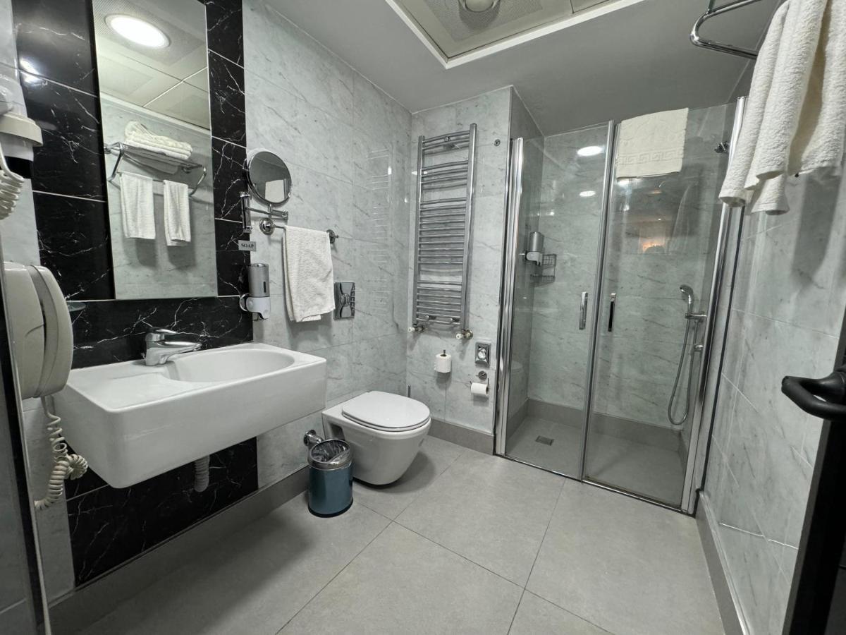 Standart Triple Room Atrium View,1498479664:JPEG