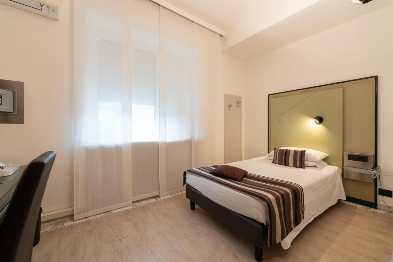 Standard Single Room,141098919:JPEG
