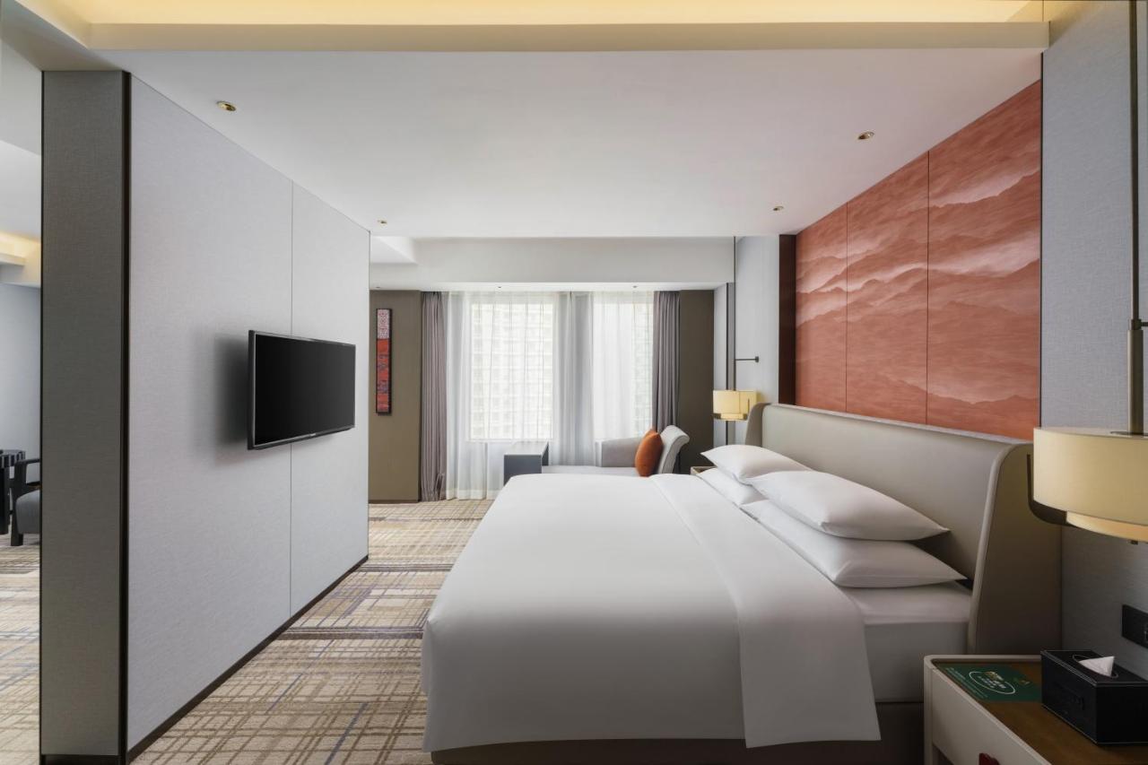 Swiss Select Room with One King Bed