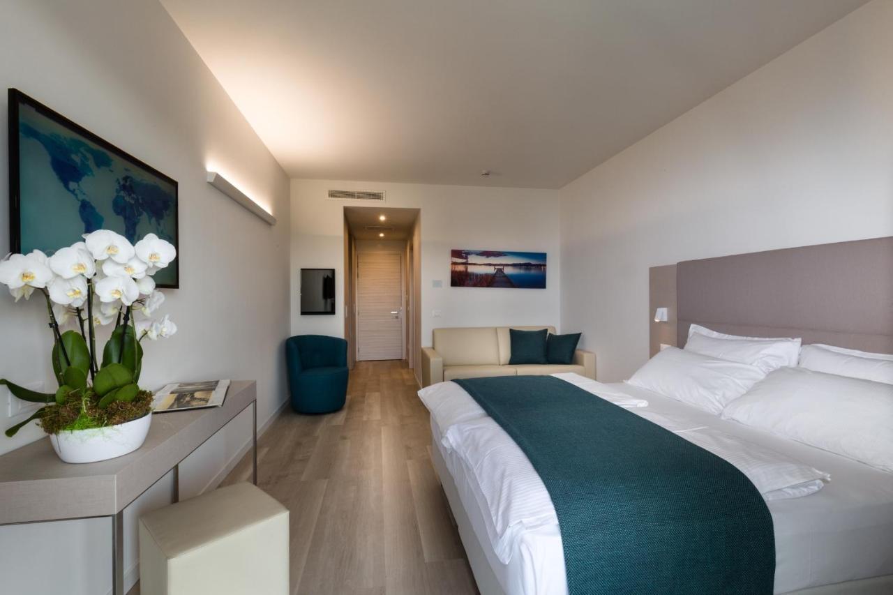 Superior Double Room Side Lake View