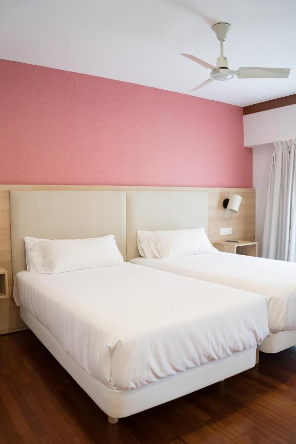 Twin Room,1498508371:JPEG