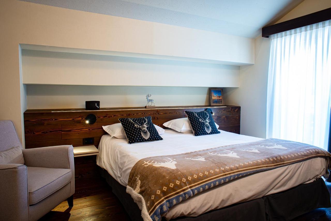 Deluxe Double Room with Balcony,1498808224:JPEG