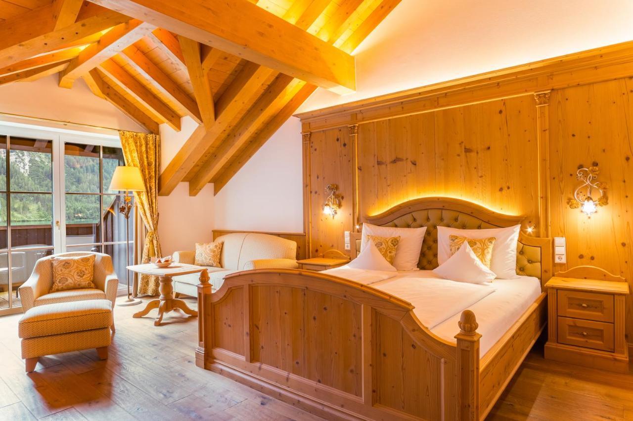 Deluxe Double Room with Balcony and Lake View,1499011783:JPEG
