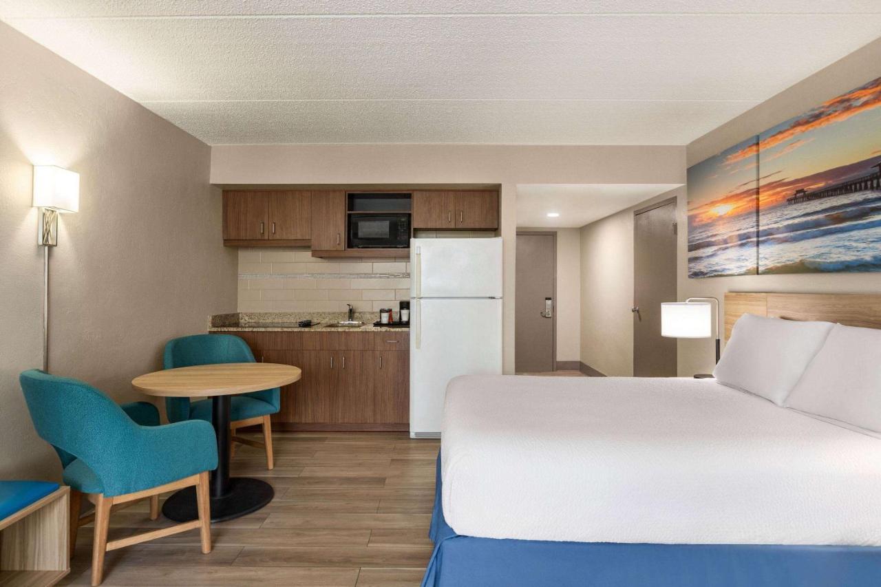 1 Queen Bed Kitchen or Non-Smoking